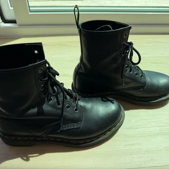 Dr. Martens 1460 Black Leather Boots Size 8 - Picture 8 of 13